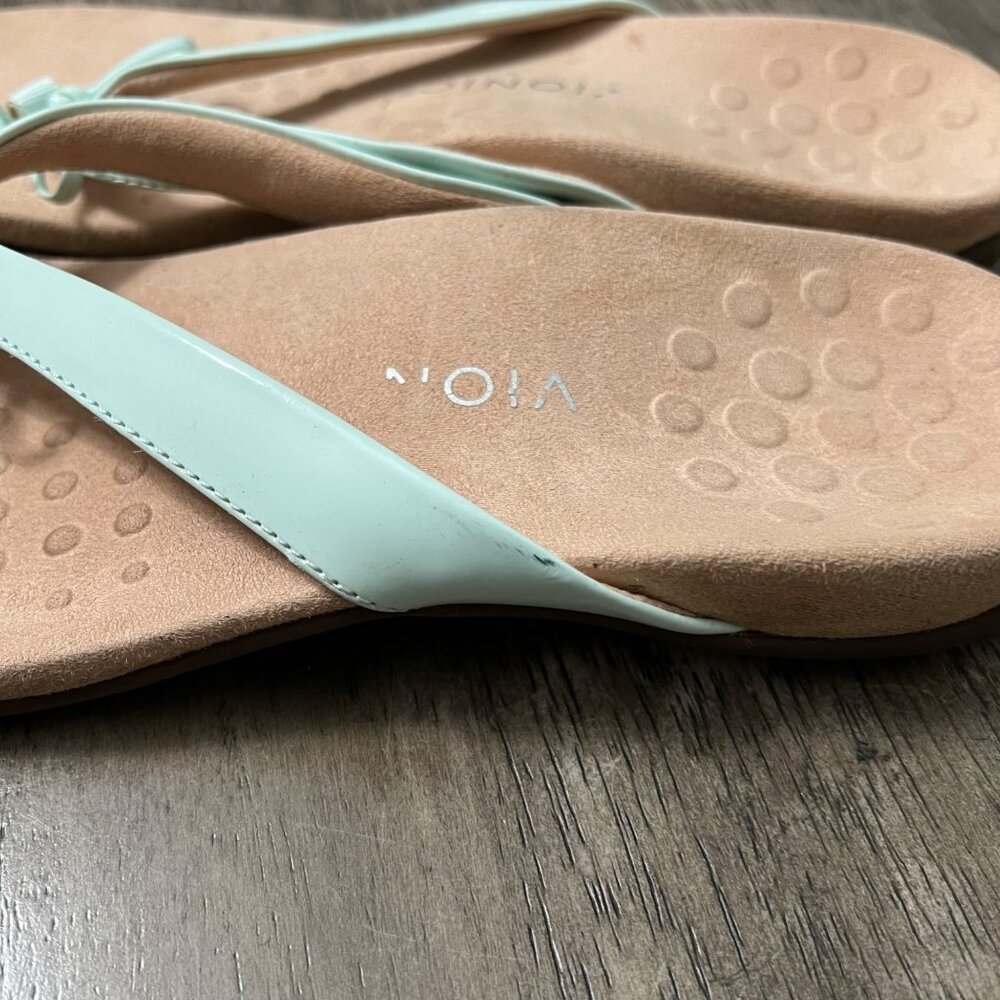 Vionic Mint Blue Bella II Bow Patent Leather Comfort Thong Sandals Womens Size 9 - Picture 9 of 9